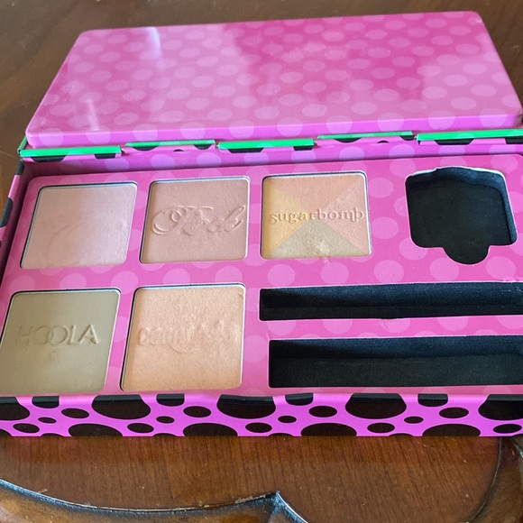 Benefit Real Cheeky Party Tin Blush, Bronzer & Highlighter Set Maketup - Picture 3 of 7